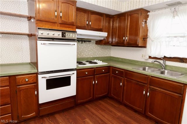 693 Idlewood Avenue, Sheffield Lake, OH 44054