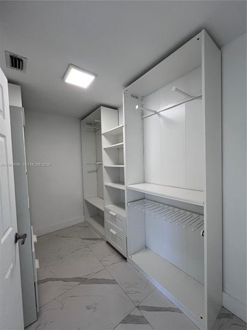 109 Gables Blvd, Weston, FL 33326