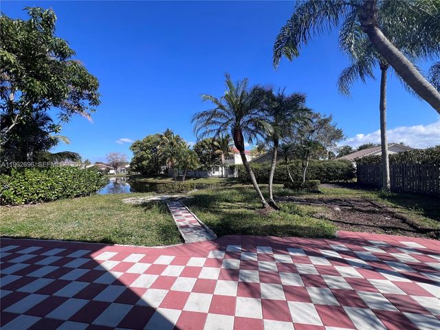 109 Gables Blvd, Weston, FL 33326