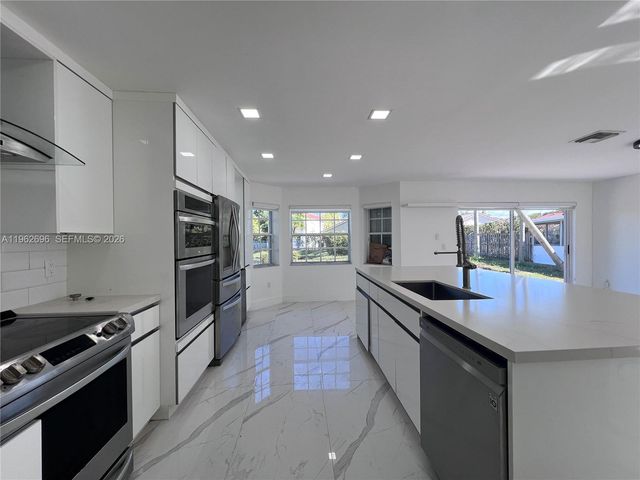 109 Gables Blvd, Weston, FL 33326