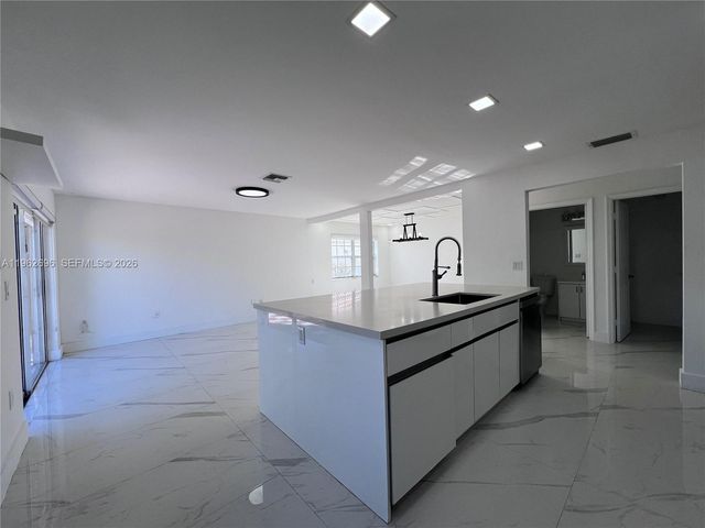 109 Gables Blvd, Weston, FL 33326