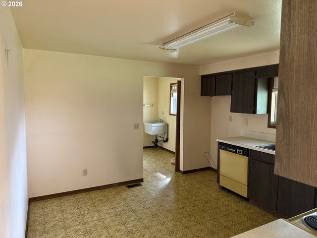 13202 Ne BROOKSIDE Dr, Aurora, OR 97002