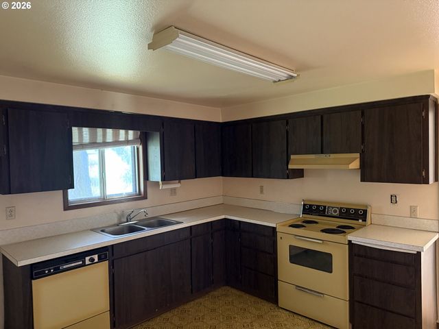 13202 Ne BROOKSIDE Dr, Aurora, OR 97002