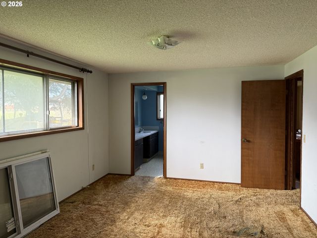 13202 Ne BROOKSIDE Dr, Aurora, OR 97002