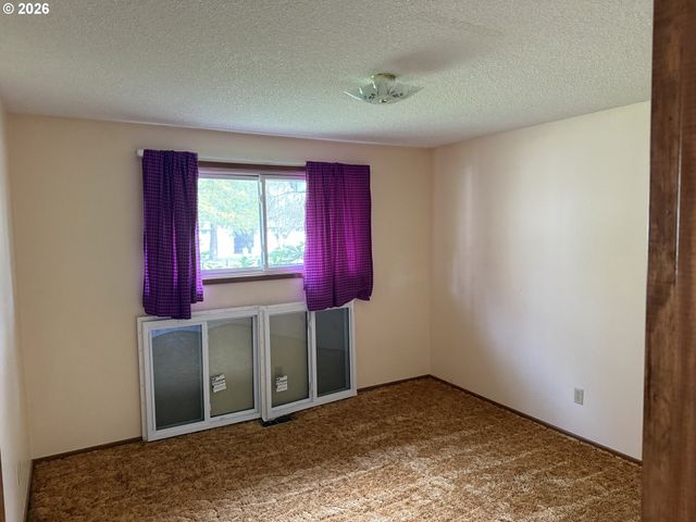 13202 Ne BROOKSIDE Dr, Aurora, OR 97002