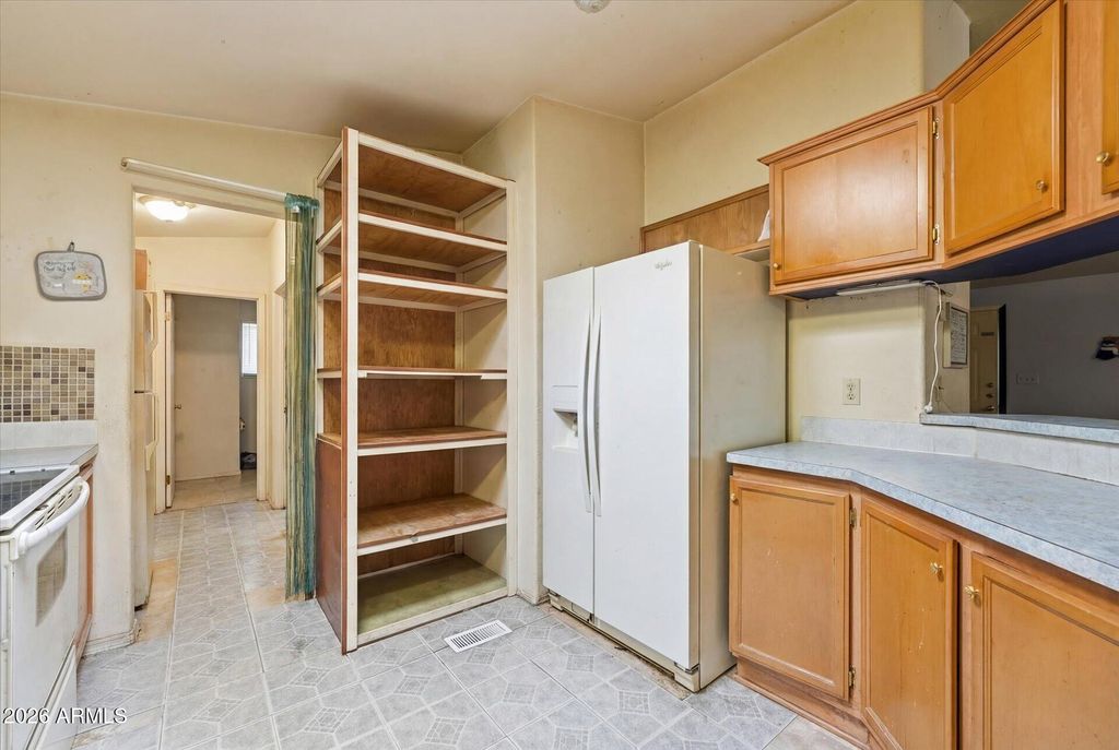 Image 10 of property listing at 2120 S 382ND Avenue, Tonopah, AZ 85354