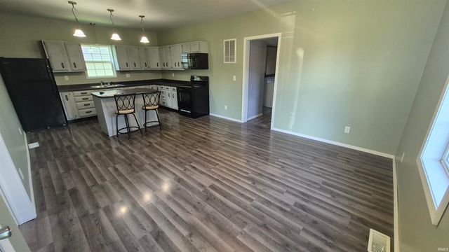 625 N Broadway, Albany, IN 47320