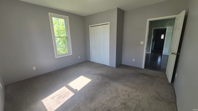 625 N Broadway, Albany, IN 47320