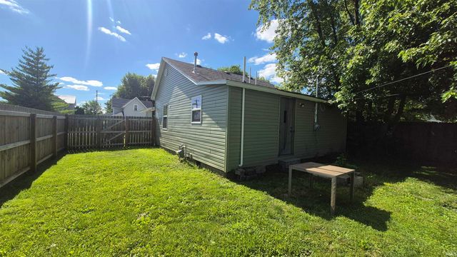 625 N Broadway, Albany, IN 47320