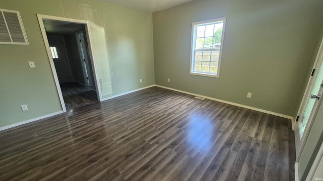 625 N Broadway, Albany, IN 47320