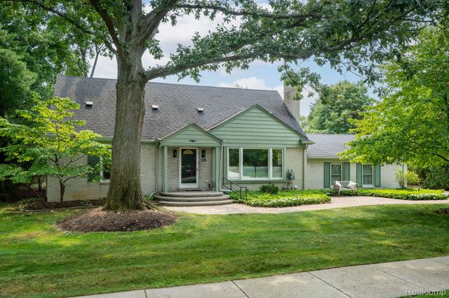 32312 Arlington Drive, Beverly Hills Village, MI 48025