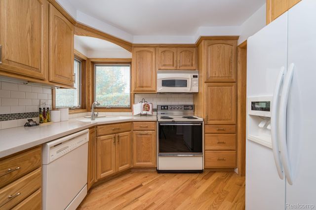 32312 Arlington Drive, Beverly Hills Village, MI 48025