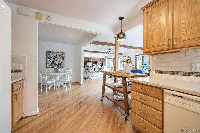 32312 Arlington Drive, Beverly Hills Village, MI 48025