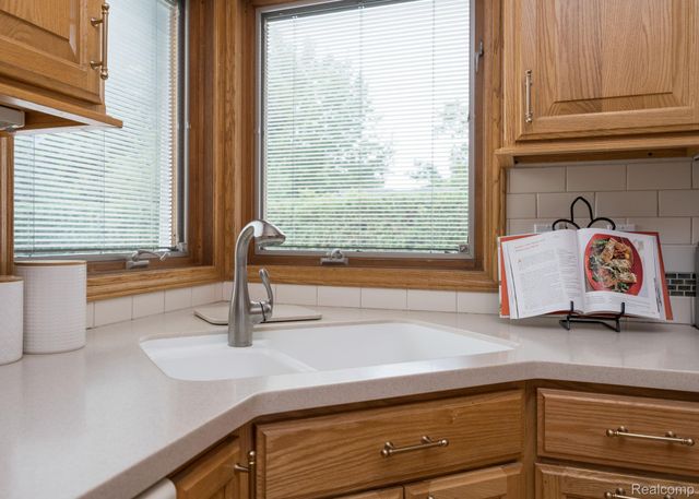 32312 Arlington Drive, Beverly Hills Village, MI 48025