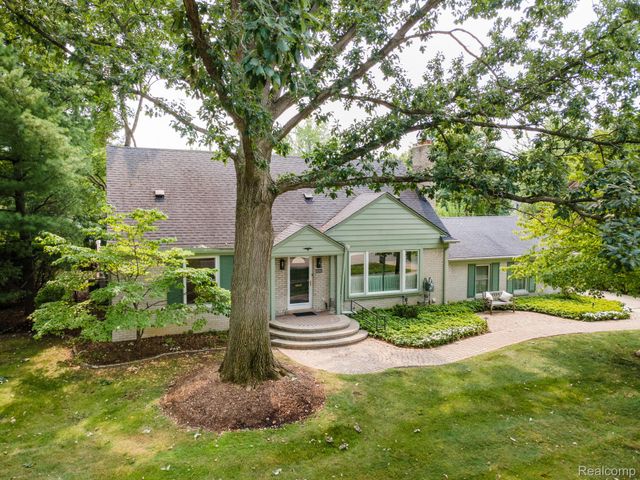 32312 Arlington Drive, Beverly Hills Village, MI 48025