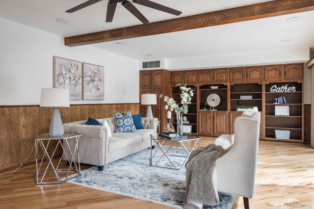 32312 Arlington Drive, Beverly Hills Village, MI 48025