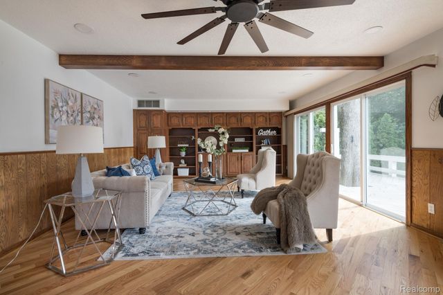 32312 Arlington Drive, Beverly Hills Village, MI 48025