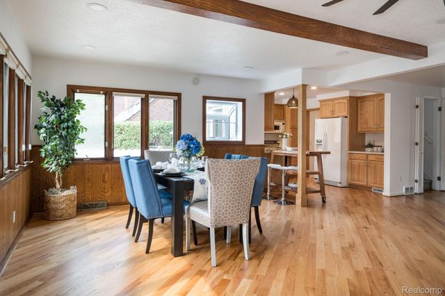 32312 Arlington Drive, Beverly Hills Village, MI 48025