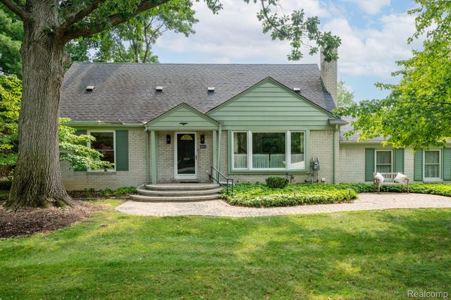 32312 Arlington Drive, Beverly Hills Village, MI 48025