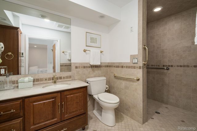 32312 Arlington Drive, Beverly Hills Village, MI 48025