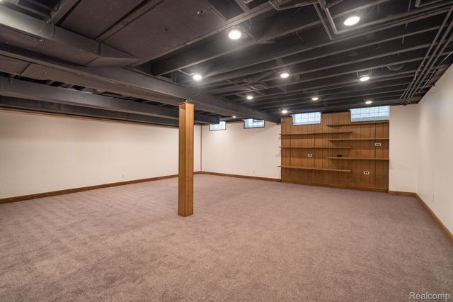 32312 Arlington Drive, Beverly Hills Village, MI 48025