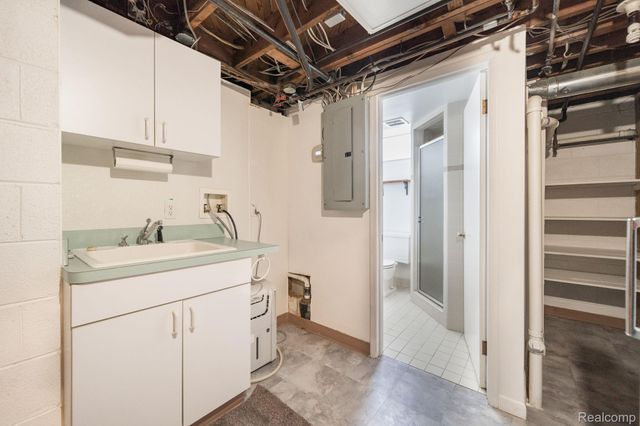 32312 Arlington Drive, Beverly Hills Village, MI 48025