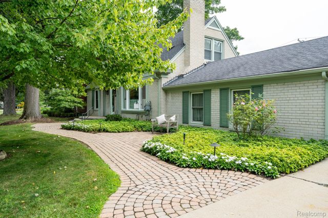 32312 Arlington Drive, Beverly Hills Village, MI 48025