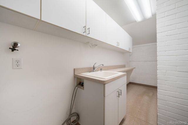 32312 Arlington Drive, Beverly Hills Village, MI 48025