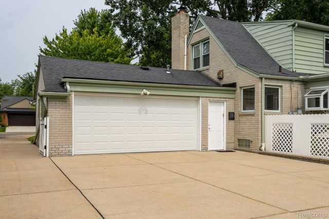 32312 Arlington Drive, Beverly Hills Village, MI 48025