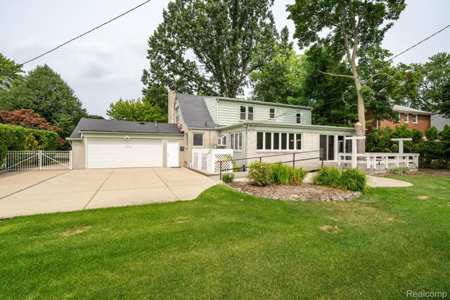 32312 Arlington Drive, Beverly Hills Village, MI 48025