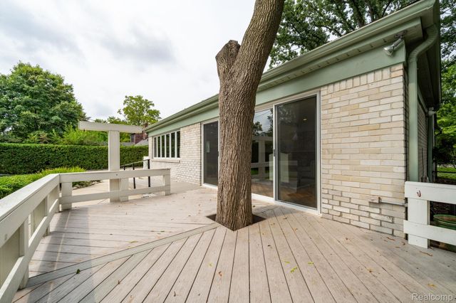 32312 Arlington Drive, Beverly Hills Village, MI 48025