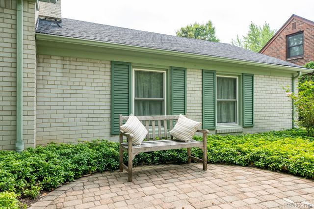 32312 Arlington Drive, Beverly Hills Village, MI 48025