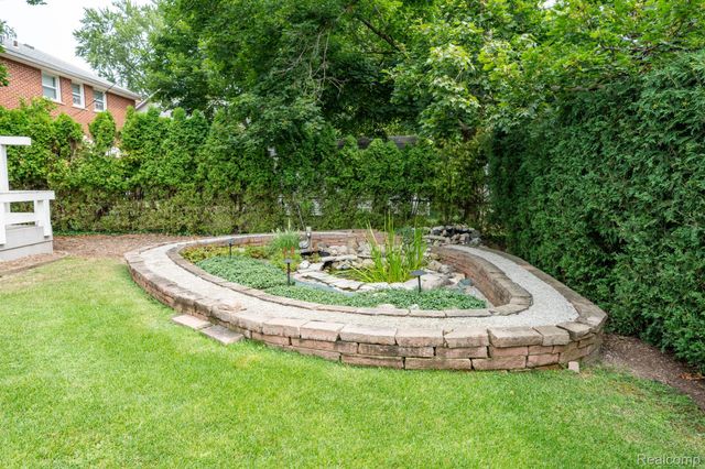 32312 Arlington Drive, Beverly Hills Village, MI 48025