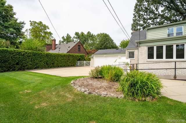 32312 Arlington Drive, Beverly Hills Village, MI 48025