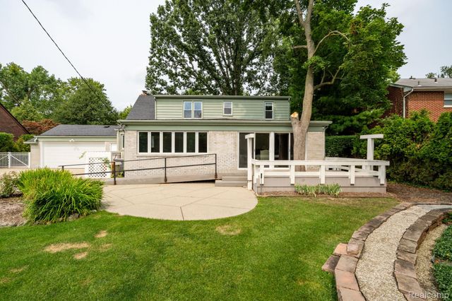 32312 Arlington Drive, Beverly Hills Village, MI 48025