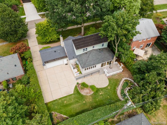 32312 Arlington Drive, Beverly Hills Village, MI 48025