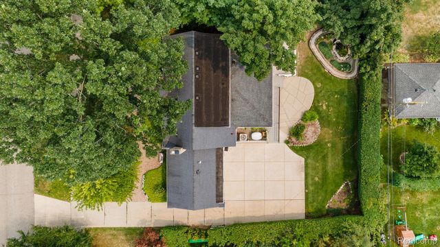 32312 Arlington Drive, Beverly Hills Village, MI 48025