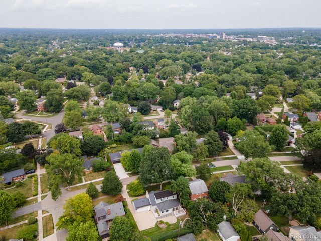 32312 Arlington Drive, Beverly Hills Village, MI 48025