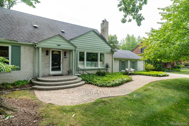 32312 Arlington Drive, Beverly Hills Village, MI 48025