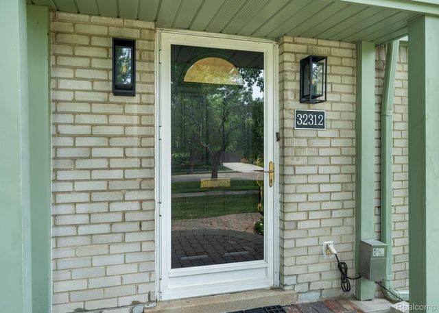 32312 Arlington Drive, Beverly Hills Village, MI 48025