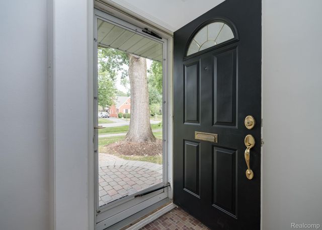 32312 Arlington Drive, Beverly Hills Village, MI 48025
