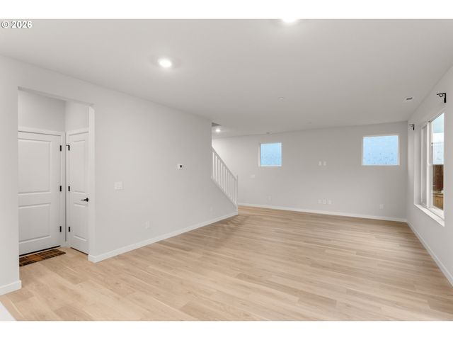 17335 Nw LOOMIS Ln, Portland, OR 97229