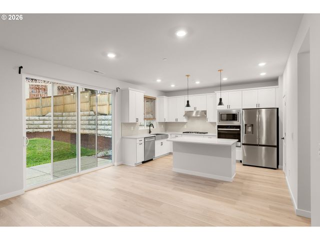 17335 Nw LOOMIS Ln, Portland, OR 97229