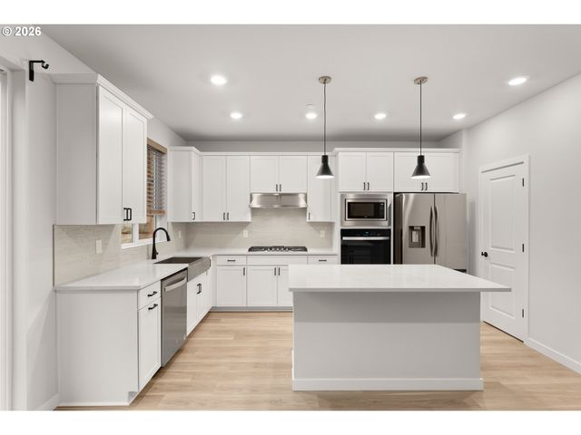 17335 Nw LOOMIS Ln, Portland, OR 97229