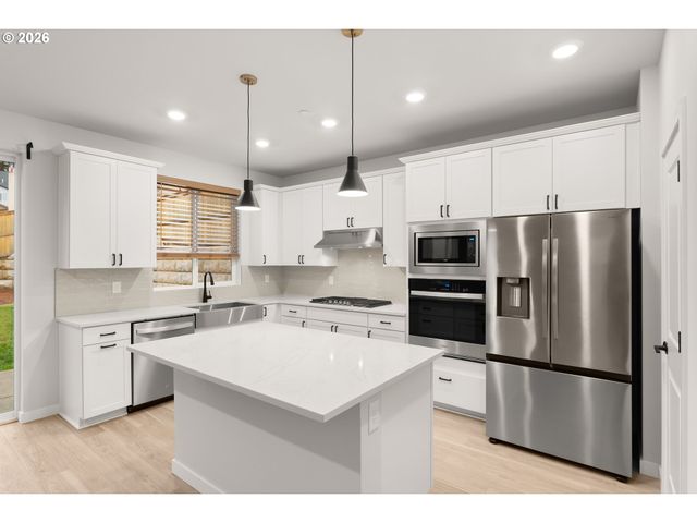 17335 Nw LOOMIS Ln, Portland, OR 97229