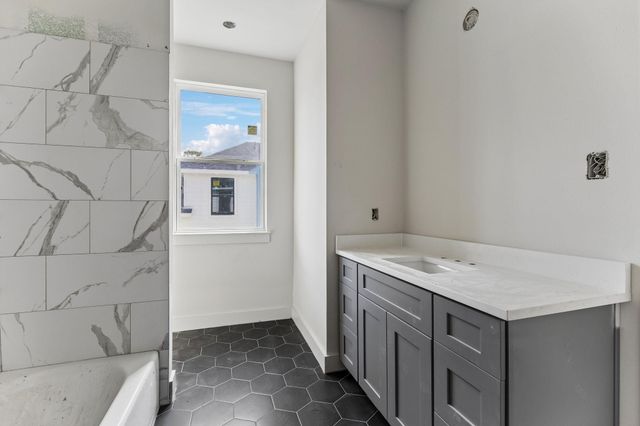 2037 Oak Forest Drive A-B, Houston, TX 77018