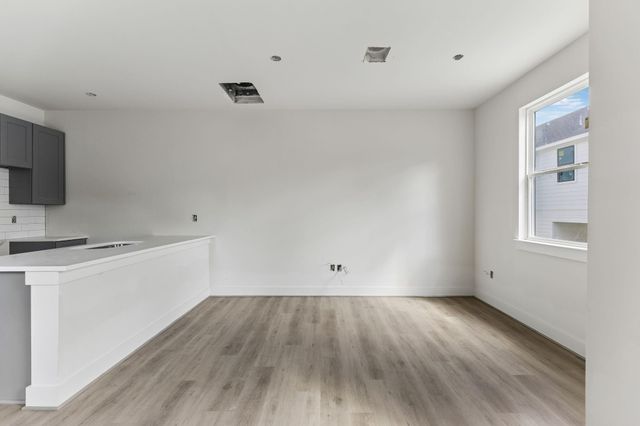 2037 Oak Forest Drive A-B, Houston, TX 77018