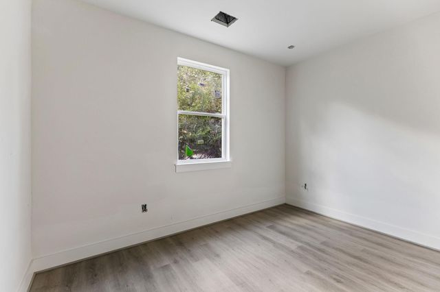 2037 Oak Forest Drive A-B, Houston, TX 77018