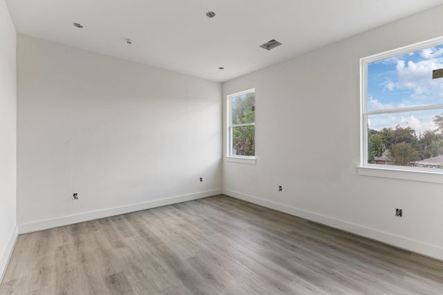 2037 Oak Forest Drive A-B, Houston, TX 77018