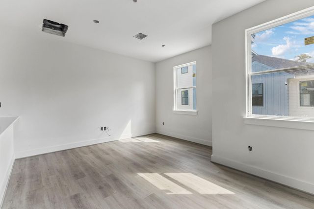 2037 Oak Forest Drive A-B, Houston, TX 77018